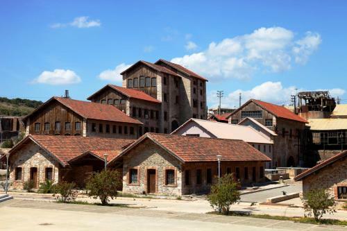 Villa Adamite