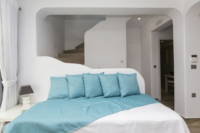 Naxos Rock Villas