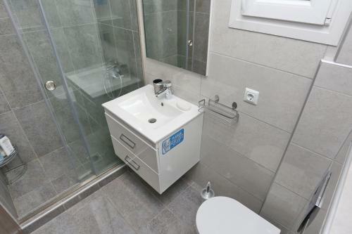Saint Dimitris Center Sea View Apartment