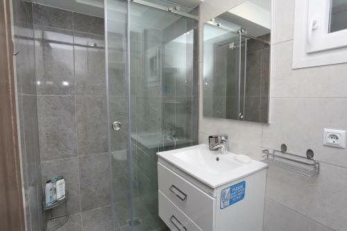 Saint Dimitris Center Sea View Apartment