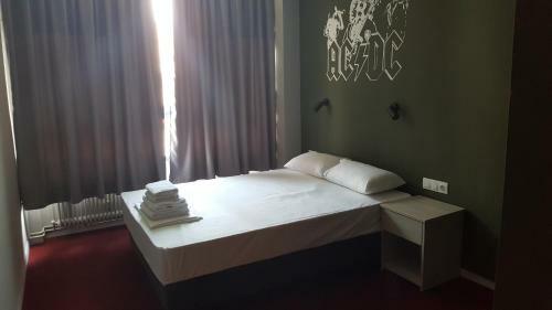 Stay Hybrid Hostel