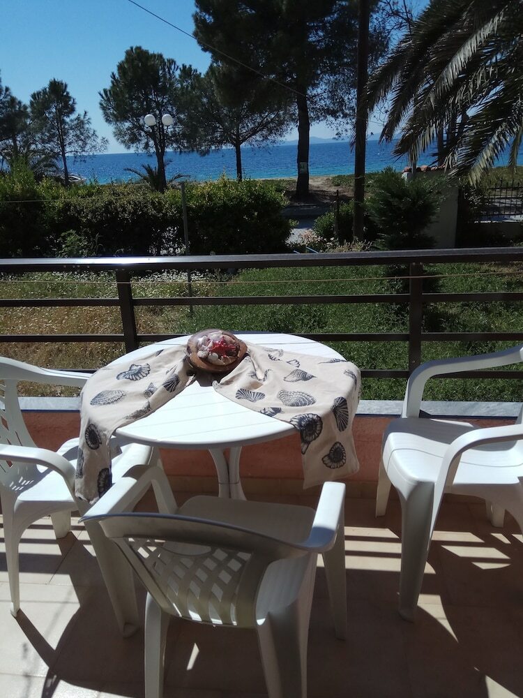 Toroni Apartments Hotel