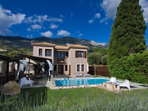 Trapezaki Villa Sleeps 6