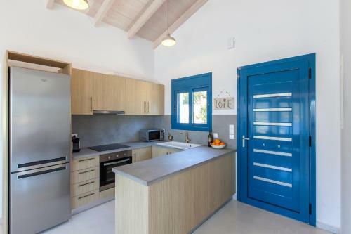Villa Alma Lefkada- Sea Front Villa