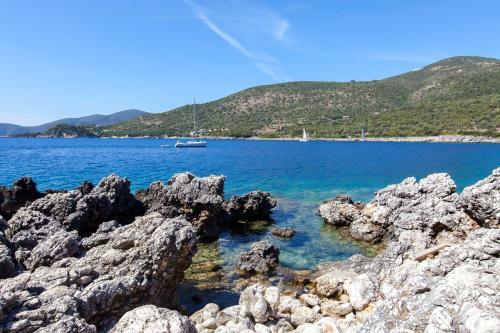 Villa Alma Lefkada- Sea Front Villa