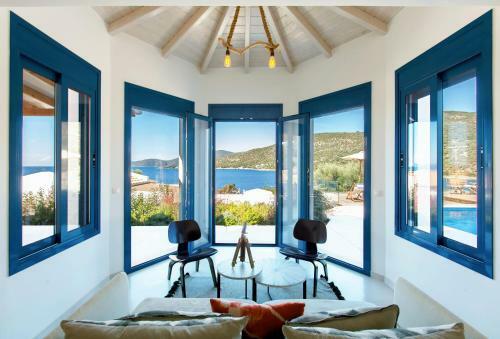 Villa Alma Lefkada- Sea Front Villa