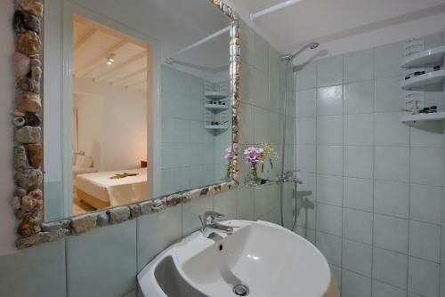 Thea Apartments