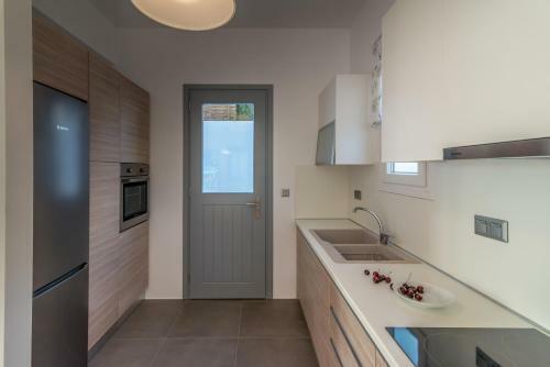 Milos Waves Luxury Apartments