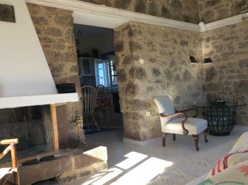 Lemon-lime Villas Poros