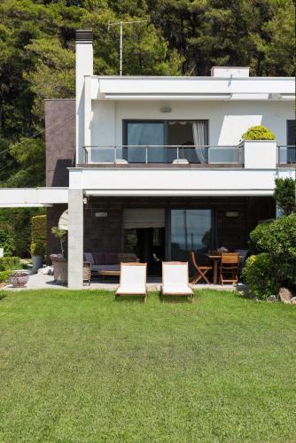 Alkioni Beach Villa