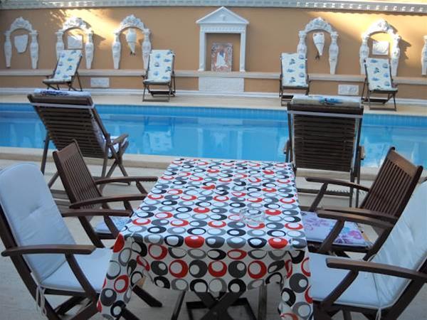 Triana Hotel