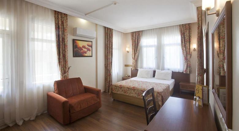 Triana Hotel
