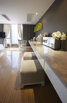 Q-city Hotel