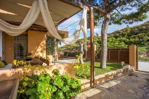 Villa Sea And Waves