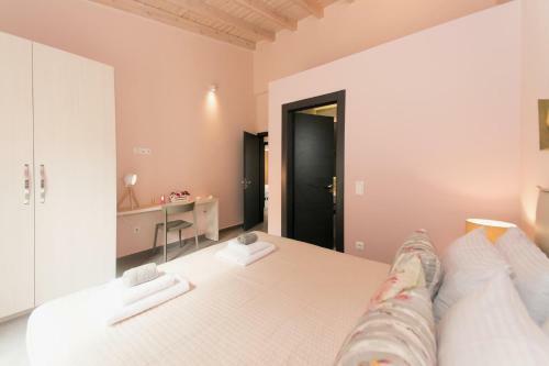 Roda Villa Sleeps 8 Pool Air Con Wifi