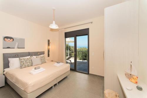 Roda Villa Sleeps 8 Pool Air Con Wifi