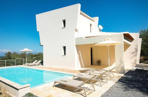 Roda Villa Sleeps 8 Pool Air Con Wifi