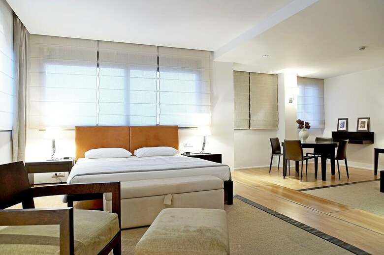 Hotel Angela Suites & Lobby