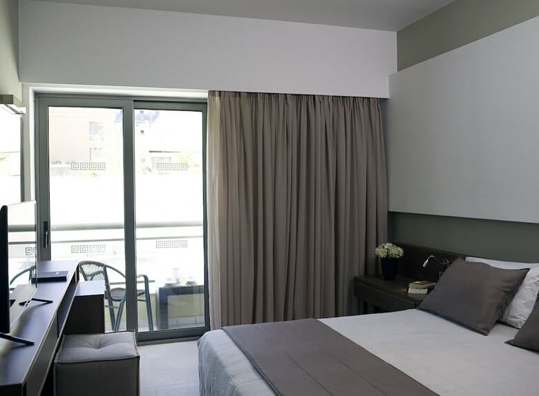 Hotel Angela Suites & Lobby