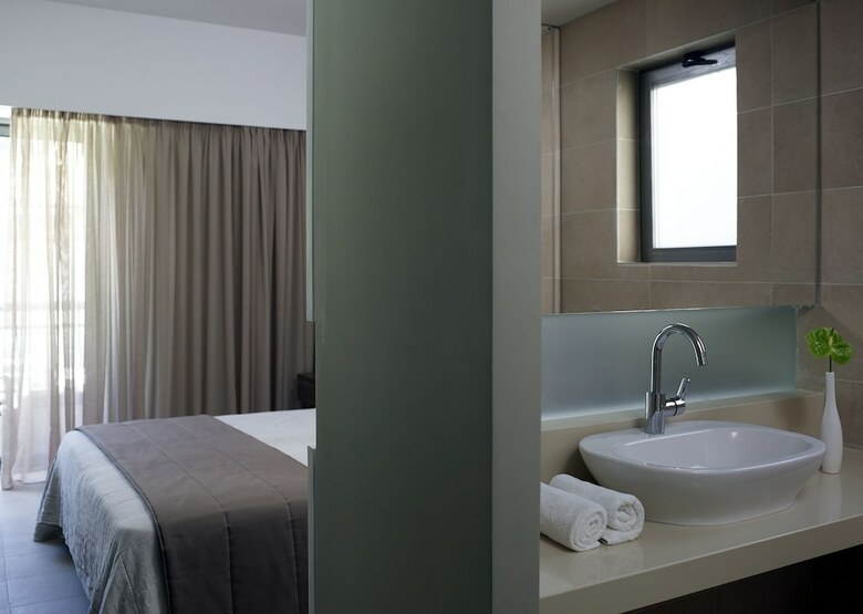 Hotel Angela Suites & Lobby