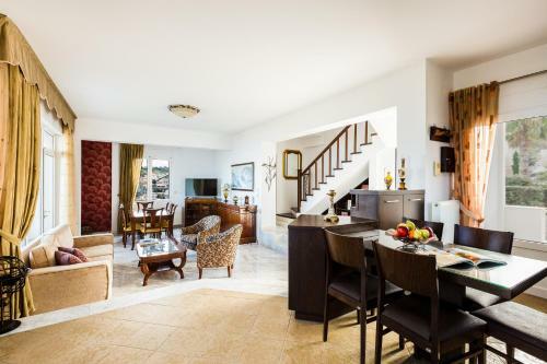 Stone Lion Luxury Villa