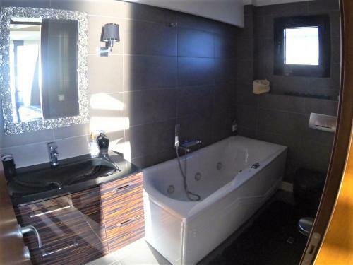 Luxurious Villa In Elani