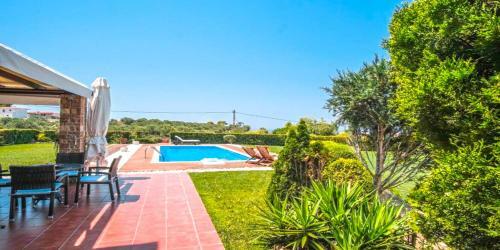 Luez Private Pool Villa, Elani
