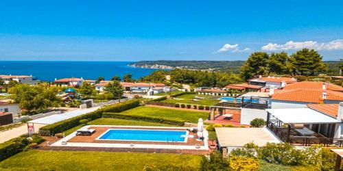 Luez Private Pool Villa, Elani