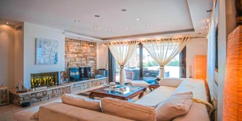 Luez Private Pool Villa, Elani