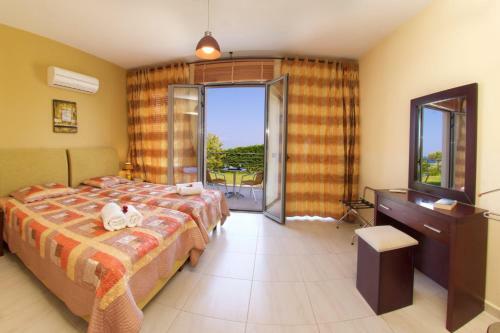 Skala Villa Sleeps 6 Pool Wifi