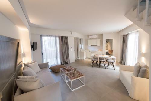 Hotel Crystal Waters