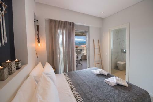 Hotel Crystal Waters