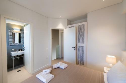 Hotel Crystal Waters