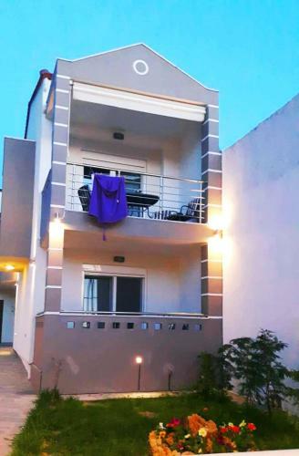 Anneta's House
