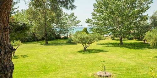 Greenlea Beachfront Villa, Spathies