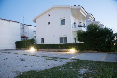 Bitzios Rent Houses