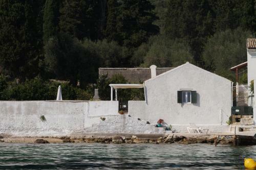 Villa Nissaki Olive Press And Cottage