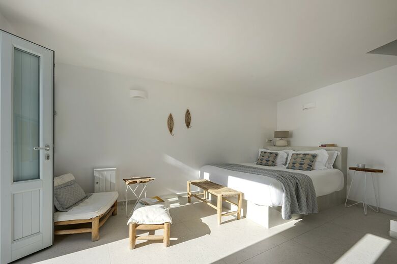 Big Blue Villa By Caldera Houses