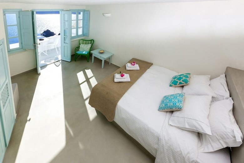 Big Blue Villa By Caldera Houses