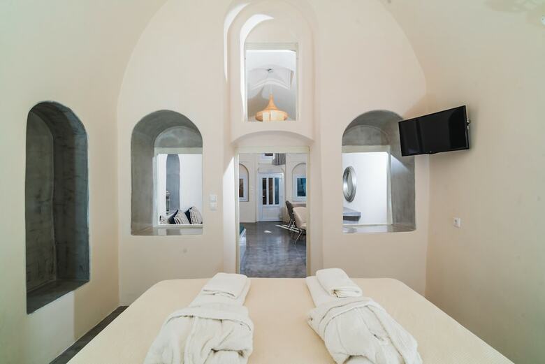 Villa Thetis Cave Houses