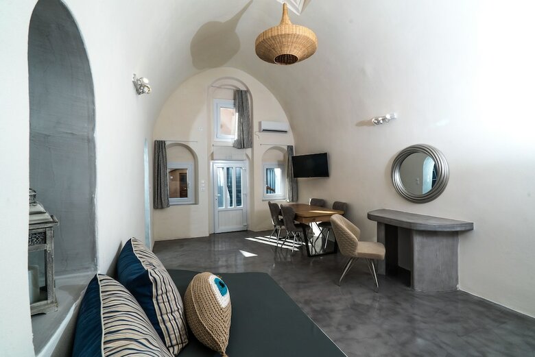 Villa Thetis Cave Houses