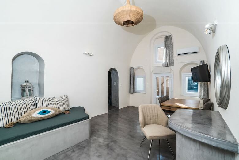Villa Thetis Cave Houses