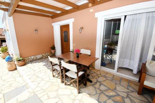 Posada Angels Pool Studios And Apartments
