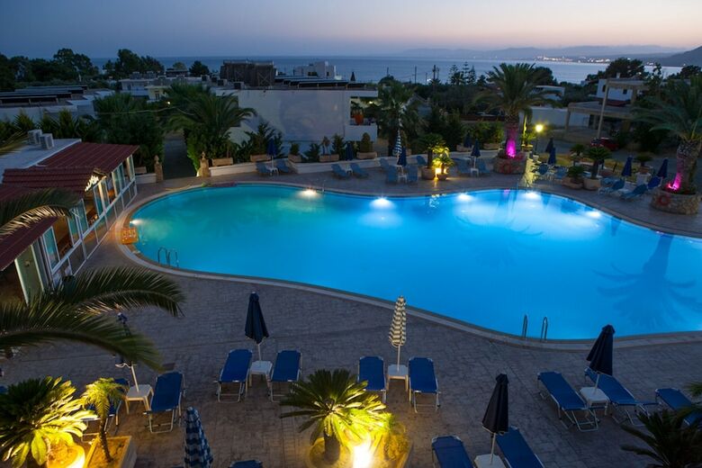 Hotel Coliseum Studios & Apartments
