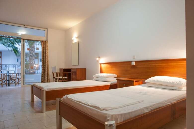 Hotel Coliseum Studios & Apartments