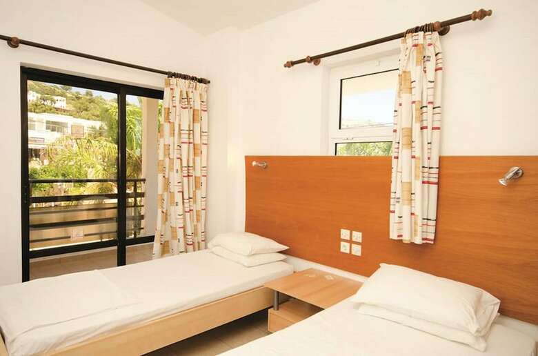 Hotel Coliseum Studios & Apartments