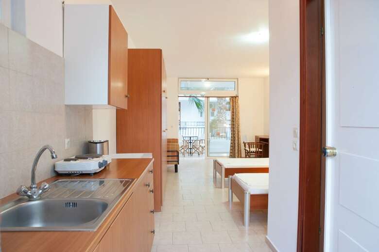 Hotel Coliseum Studios & Apartments