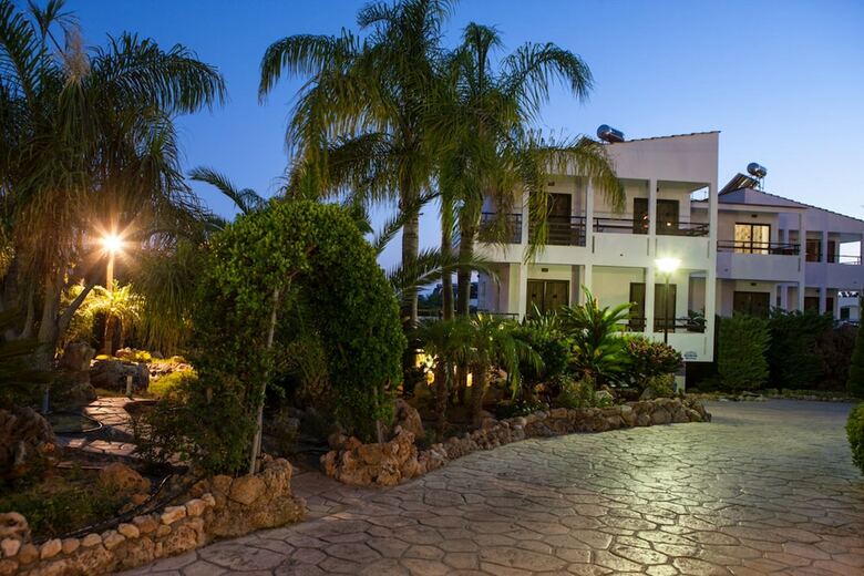 Hotel Coliseum Studios & Apartments