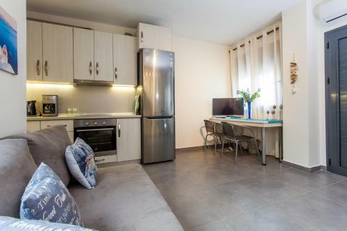 #flh - Daphne - Beachfront House