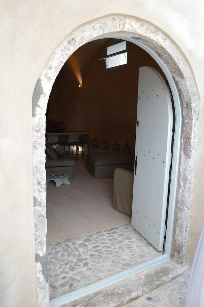 Pyrgos Old Winery Villa